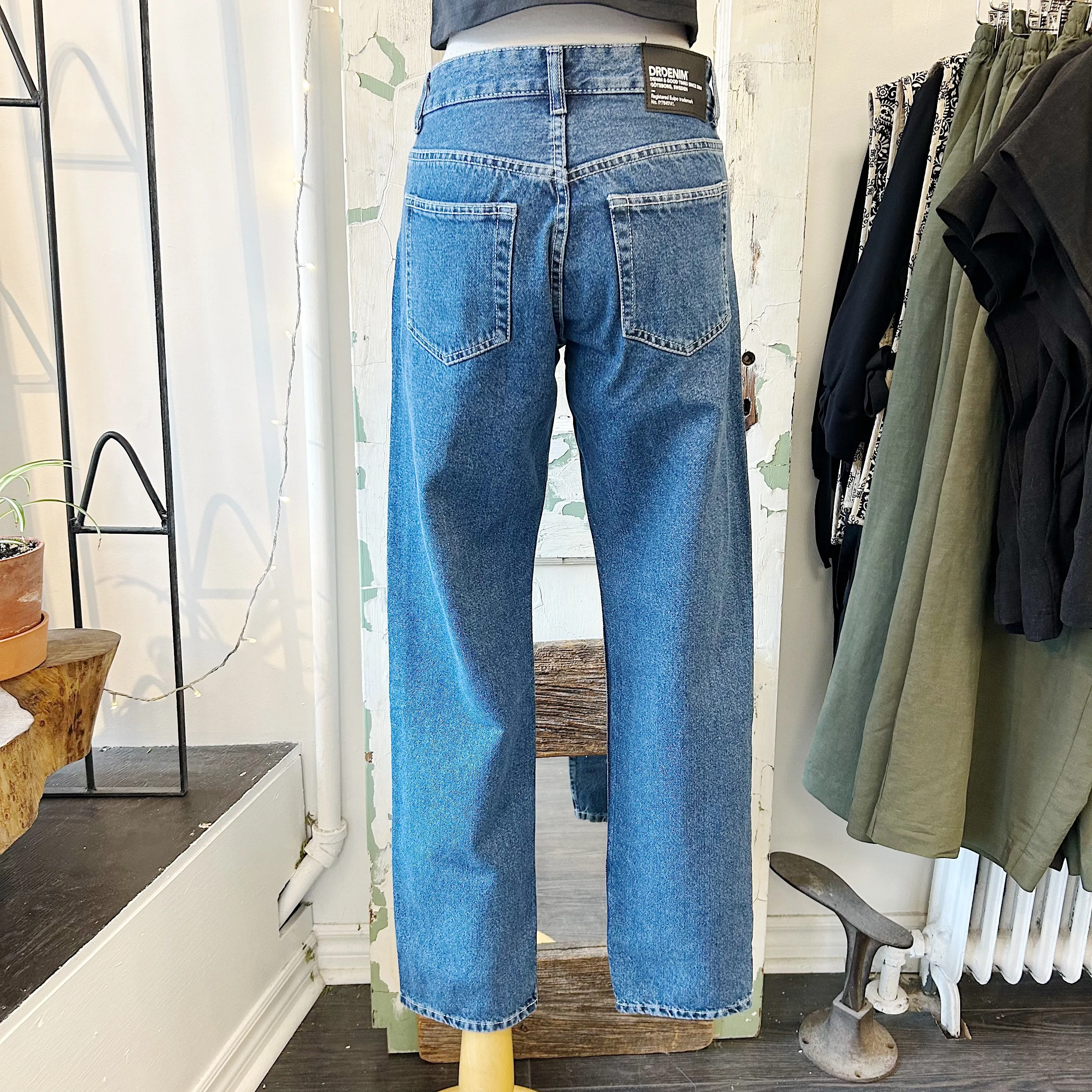 Dr. Denim // Arch Jean Pebble Mid Stone